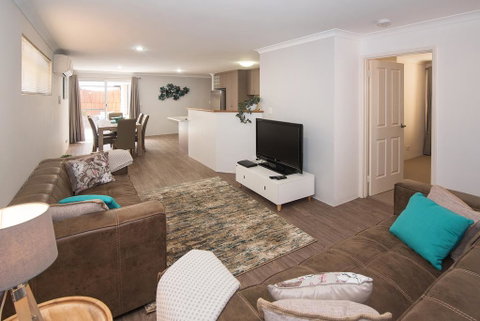 Central Townhouse Margaret River - Food Delivery Shop 2