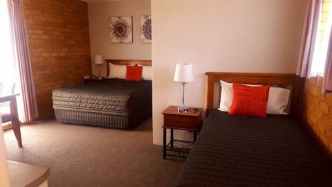 Centrepoint Motel Deniliquin - Food Delivery Shop 1
