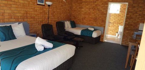 Centrepoint Motel Deniliquin - Food Delivery Shop 0