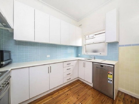 Charming & Cosy Home With City Views - Food Delivery Shop 1