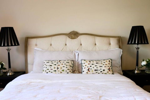 Charming & Cosy Home With City Views - Food Delivery Shop 3