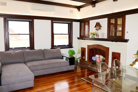 Charming & Cosy Home With City Views - Food Delivery Shop 0
