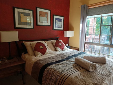 Charming Country House Close To Grafton - Food Delivery Shop 1