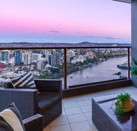 City Sky Home in Africa - River  Story Bridge Views - Food Delivery Shop