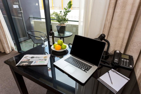 Clarendon Hotel - Food Delivery Shop 2