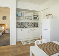 Clyde Studio 53 Mollymook - Food Delivery Shop
