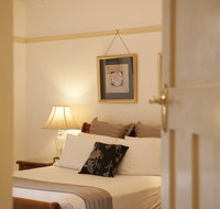 Cobb  Co Court Boutique Hotel - Food Delivery Shop