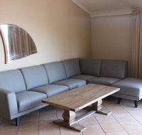 Colonial Court Beachfront Motel  Holiday Stay - Food Delivery Shop