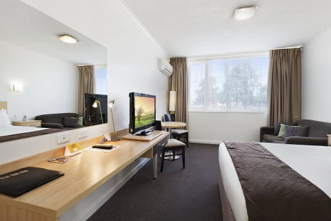 Comfort Inn Capital Horsham - Food Delivery Shop 1