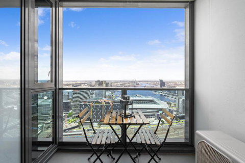 Complete Host Hudson Apartments - Food Delivery Shop 0