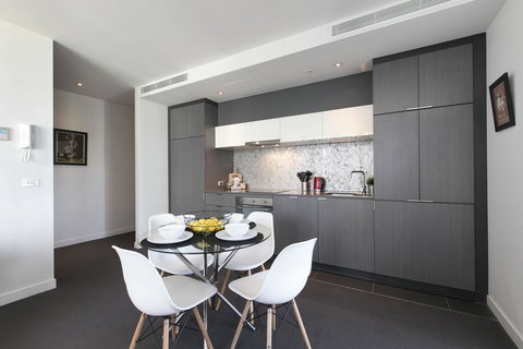 Complete Host Wrap Apartments - Food Delivery Shop 2