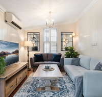 Contemporary Cottage in Perfect Lifestyle Address - Food Delivery Shop