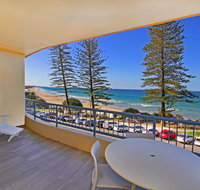Coolum Baywatch Luxury Style Penthouse Linen Included WIFI 500 Bond - Food Delivery Shop