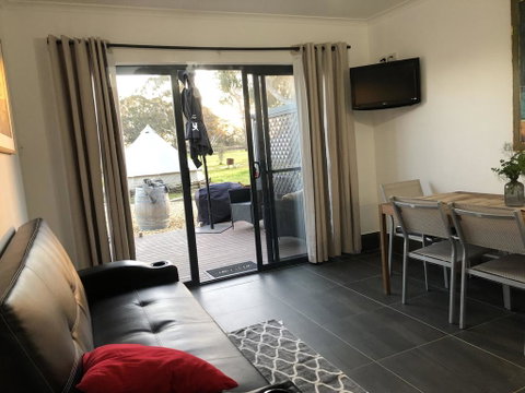 Coonawarra Cabins Unit B - Food Delivery Shop 0