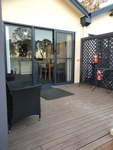 Coonawarra Cabins Unit C - Food Delivery Shop 3