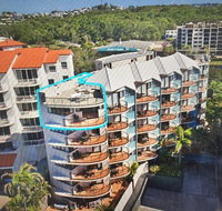 Coral Sea Views Beachfront Penthouse - Food Delivery Shop