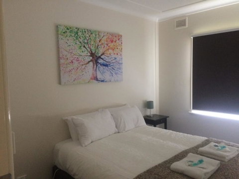 Costa Park Cottage Dio - Armidale - Food Delivery Shop 2