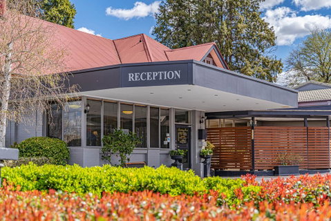 Cotswold Gardens - Food Delivery Shop 1