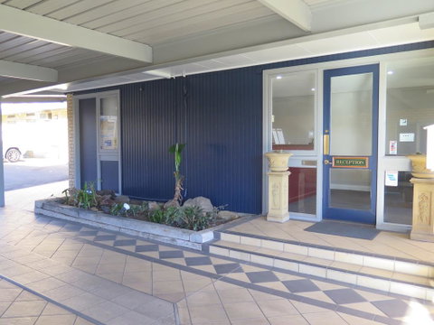 Country Comfort Armidale - Food Delivery Shop 2