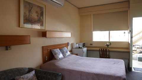 Country Motor Inn - Food Delivery Shop 1