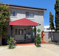 Crest Motor Inn - Food Delivery Shop