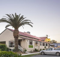 D'Aguilar Hotel Motel - Food Delivery Shop