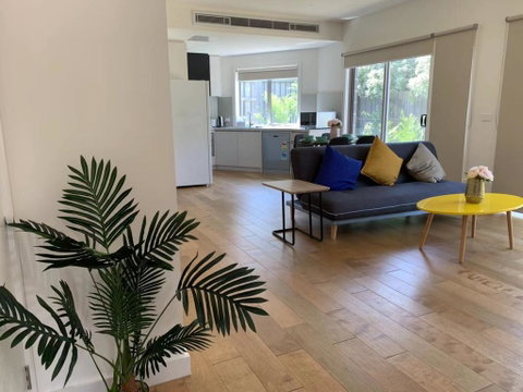 Delicate And Peaceful Bundoora Townhouse 20-R3 - Food Delivery Shop 0