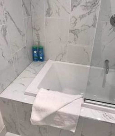 Delicate And Peaceful Bundoora Townhouse 7 - Food Delivery Shop 3