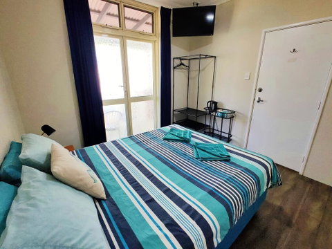 Dunsborough Beach Lodge - Food Delivery Shop 2