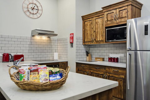 Eagle Foundry Bed & Breakfast - Food Delivery Shop 2