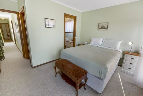 Eagle Point Getaway - Waterfront Serenity! - Food Delivery Shop 2