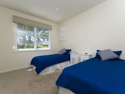Echo Beach House, 16 Reflections Dr - Luxurious House With Magnificent Pool And Ducted Air - Food Delivery Shop 3