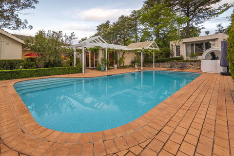 Edith Holiday House - Pet Food Australia 1