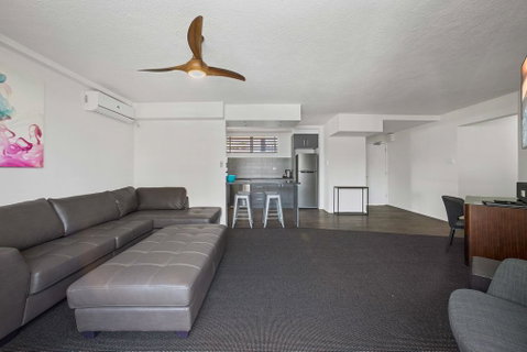 El Paso Motor Inn - Food Delivery Shop 3