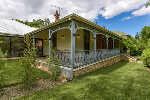 Elm Tree Lodge Beechworth - Food Delivery Shop 3
