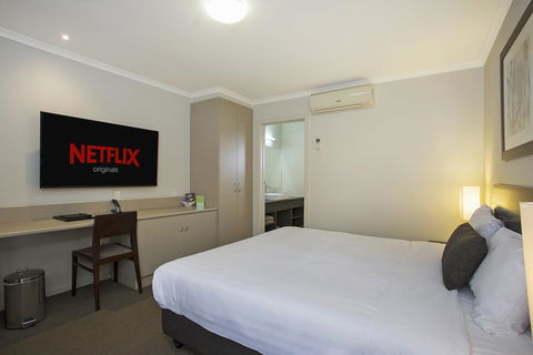 Elm Tree Motel - Food Delivery Shop 1