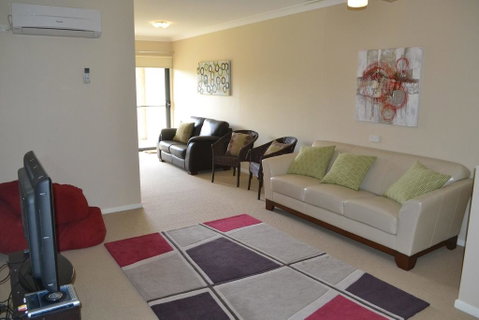 ELSINOR Townhouse 8 Mulwala - Food Delivery Shop 3