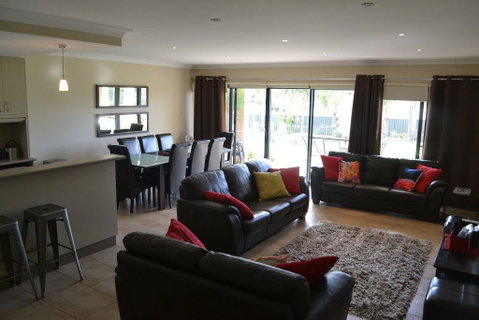 ELSINOR Townhouse 8 Mulwala - Food Delivery Shop 2