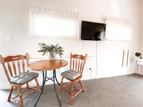 EM Apartment - Food Delivery Shop 2
