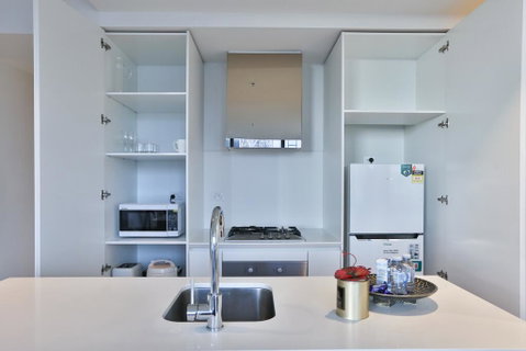 EQ TOWER Melbourne CBD APT - Food Delivery Shop 2
