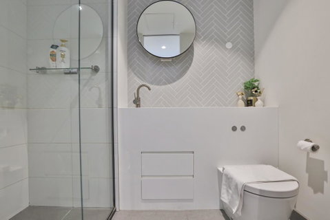 EQ TOWER Melbourne CBD APT - Food Delivery Shop 3