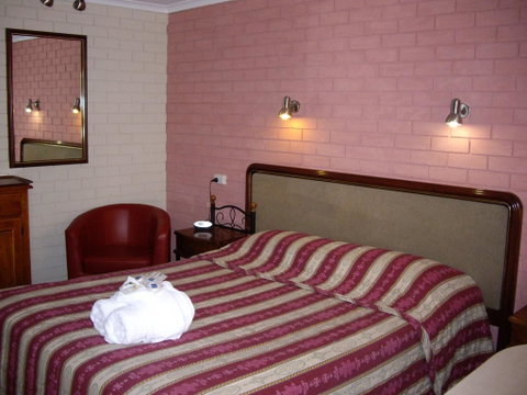 Estelle Kramer Motel - Food Delivery Shop 3