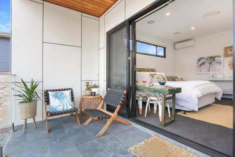 Eternity 141 - Room With Private Bathroom, Balcony Bed & Breakfast - Food Delivery Shop 0