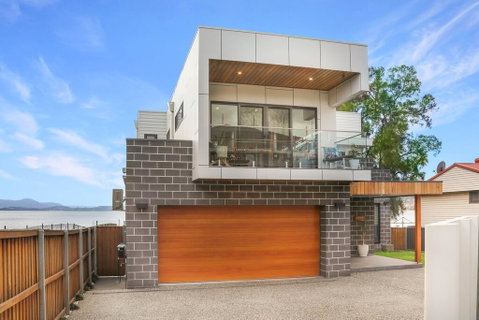 Eternity 141 - Room With Private Bathroom, Balcony Bed & Breakfast - Food Delivery Shop 1