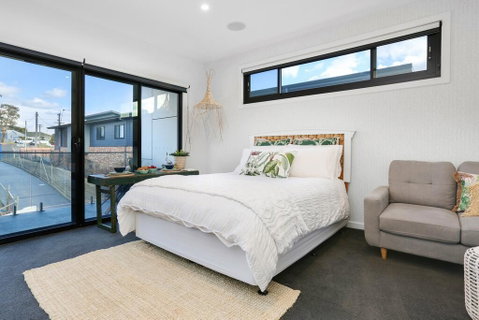 Eternity 141 - Room With Private Bathroom, Balcony Bed & Breakfast - Food Delivery Shop 2