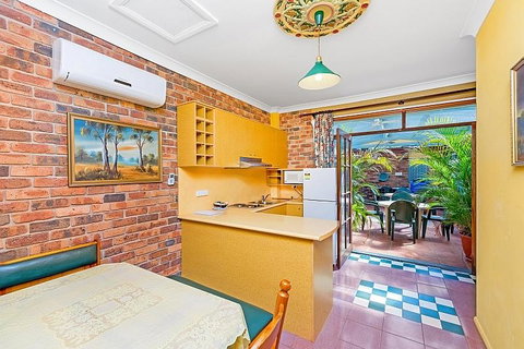 Ettalong Beach Tourist Resort - Food Delivery Shop 2