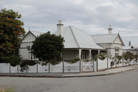Evelyn House - Food Delivery Shop 0