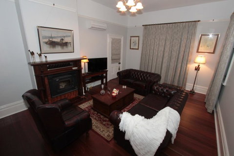 Evelyn House - Food Delivery Shop 2