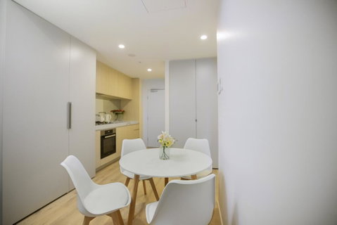 Everhome Melbourne Village 2109 - Food Delivery Shop 2