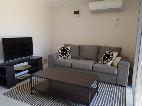 Excellent St Granny Flat - Food Delivery Shop 1